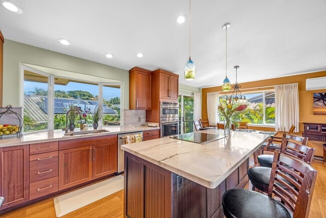 Building Photo - Single-family home with upstairs & downstairs rentals