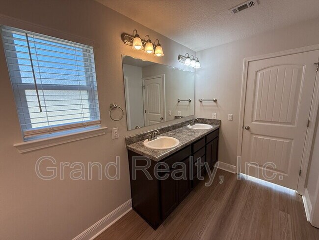 Building Photo - 5621 Flume Dr