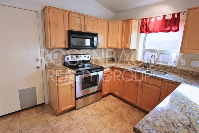 Building Photo - Charming 3-beds, 2-baths home in Wigwam Cr...