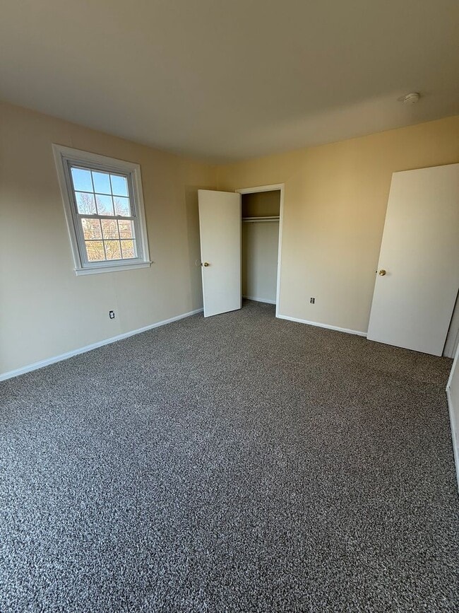 Building Photo - 355 W Broad St