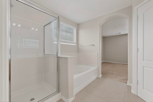 Building Photo - 2713 Violeta Cir SE