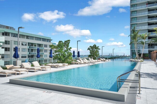 Building Photo - 3131 NE 7th Ave