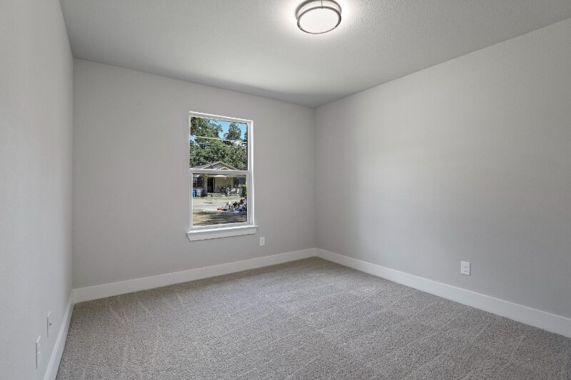 Building Photo - Room in House on Harding St