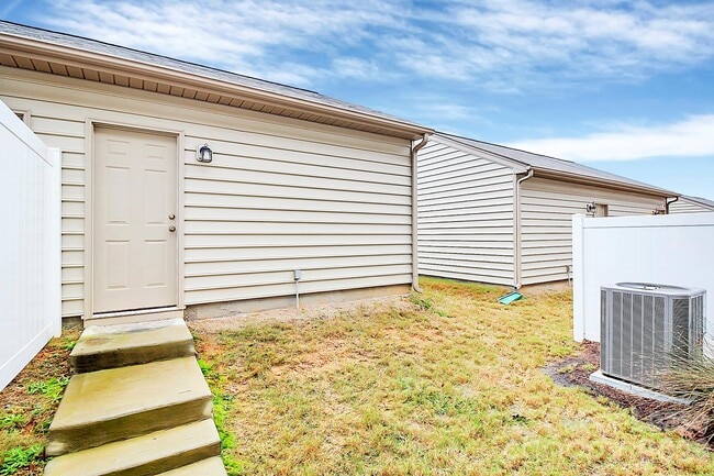 Building Photo - 5040 Mockernut Ln