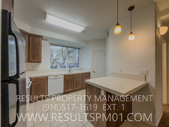 Building Photo - Excellent Natomas Townhouse