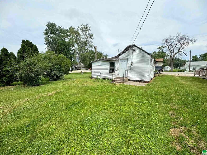 Building Photo - 106 Ash St