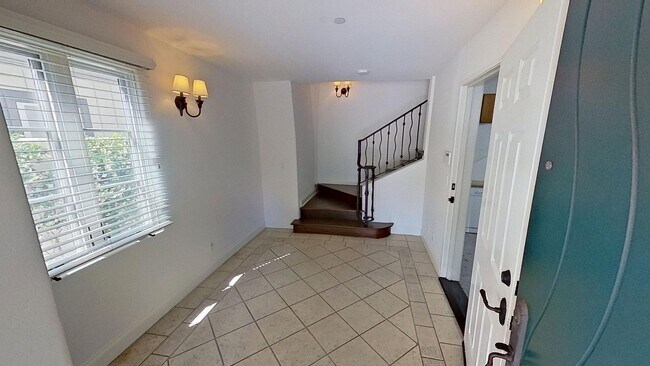 Building Photo - Spacious 2-bedroom/2.5-bathroom Townhouse- In the heart of the Funk Zone