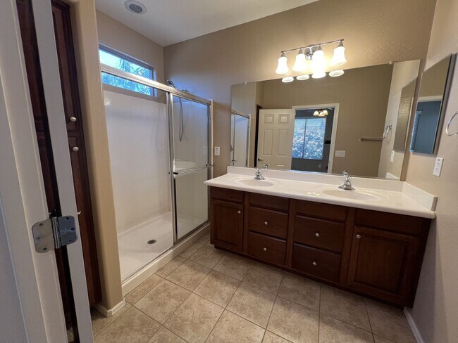 Building Photo - 4457 E Carob Dr