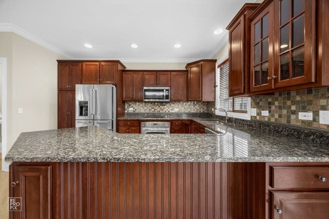 Building Photo - 940 Shandrew Dr