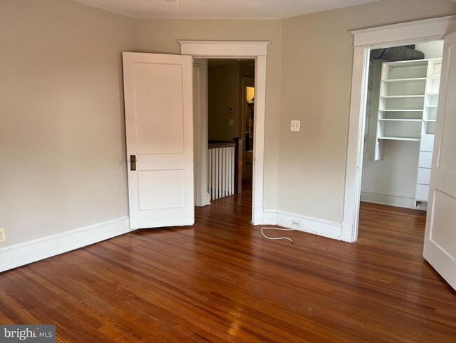 Building Photo - 2237 N Wakefield St