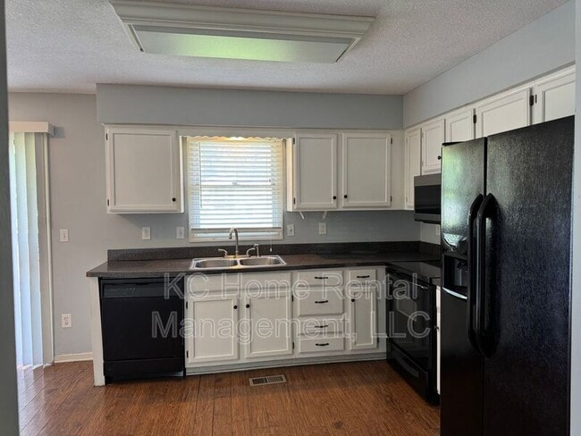 Building Photo - 1384 N Ridge Pkwy