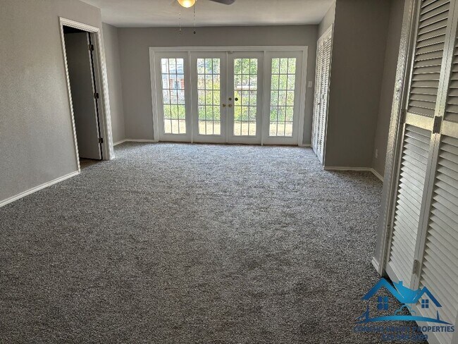 Building Photo - 2661 Oxford Ave