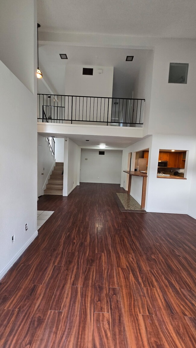 Building Photo - 3763 Via Del Bardo