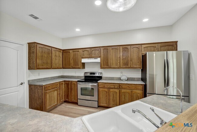Building Photo - 2116 Bentwood Dr