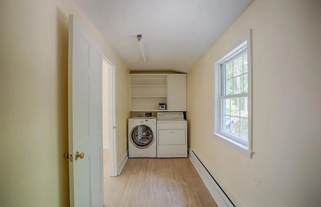 Building Photo - 15 Newbury Rd