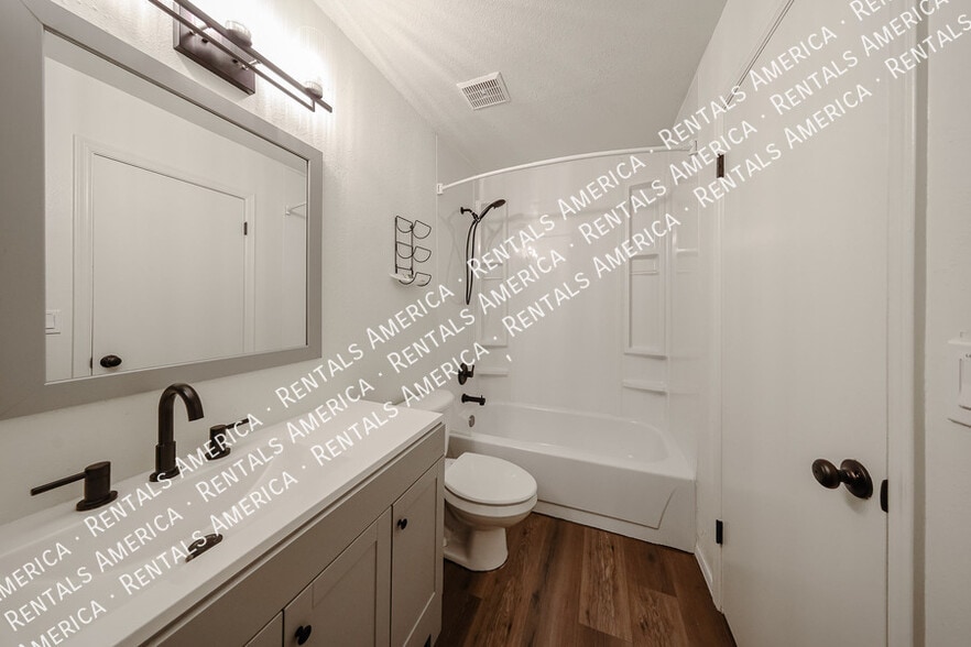 Building Photo - 6609 W Kingston Ln