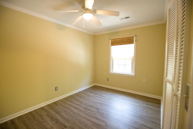 Building Photo - Available 3/1/25. Repainted & New Flooring...