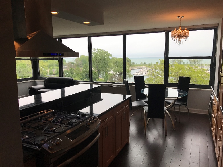 Building Photo - 3440 N Lake Shore Dr