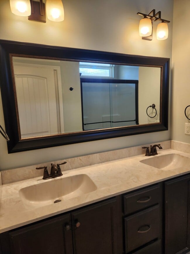 Building Photo - 102 Quince Ave