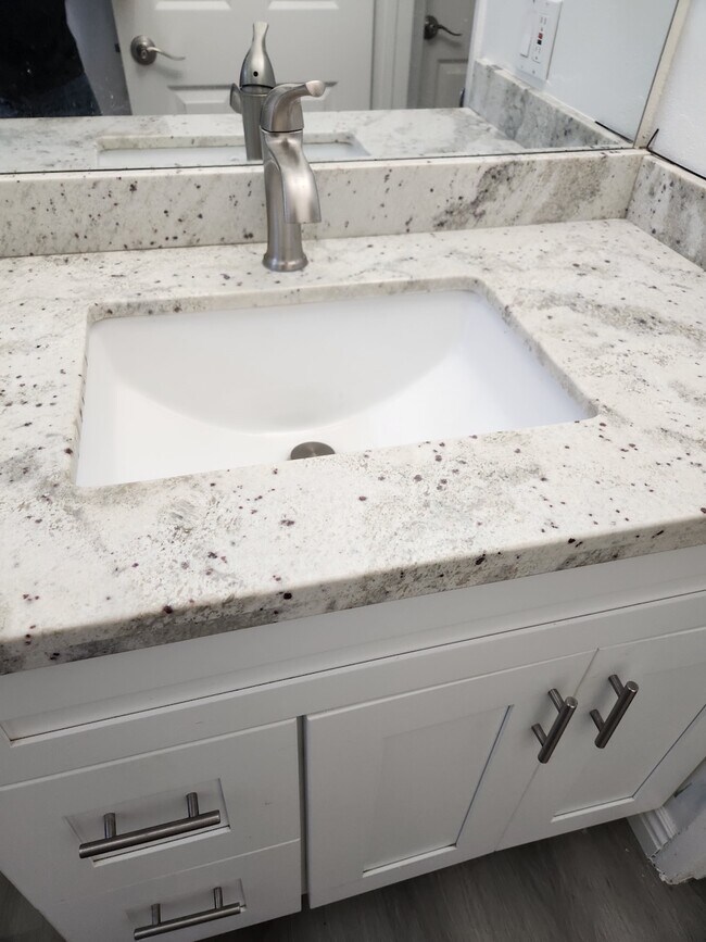 Building Photo - 886 Danvers Cir