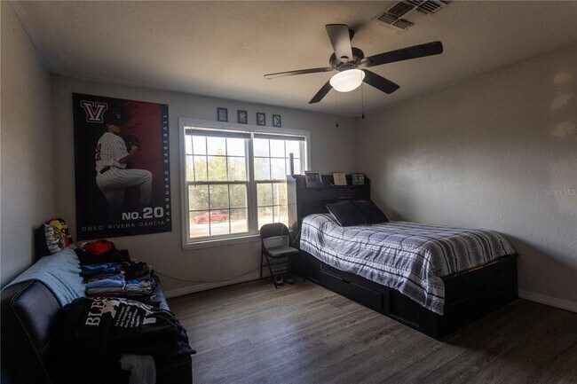 Building Photo - 1159 SW Valencia Heights Ave