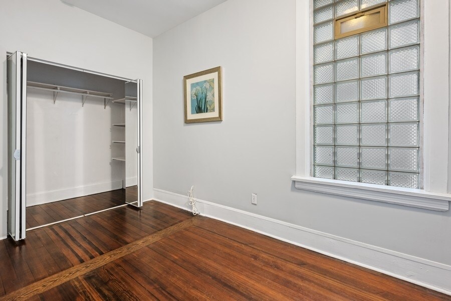 Building Photo - 1529 W Nelson St