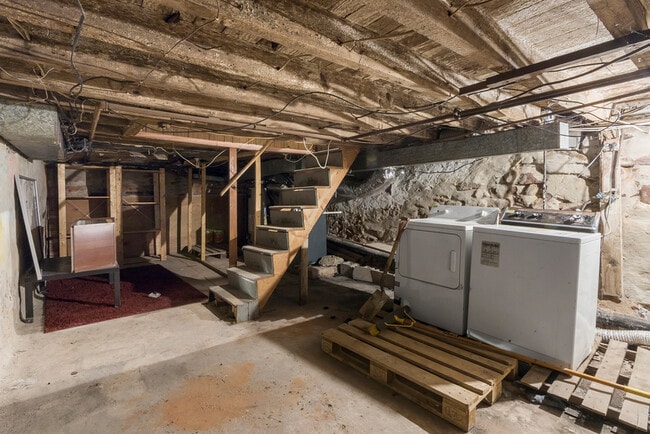 Building Photo - 2041 Pemberton St