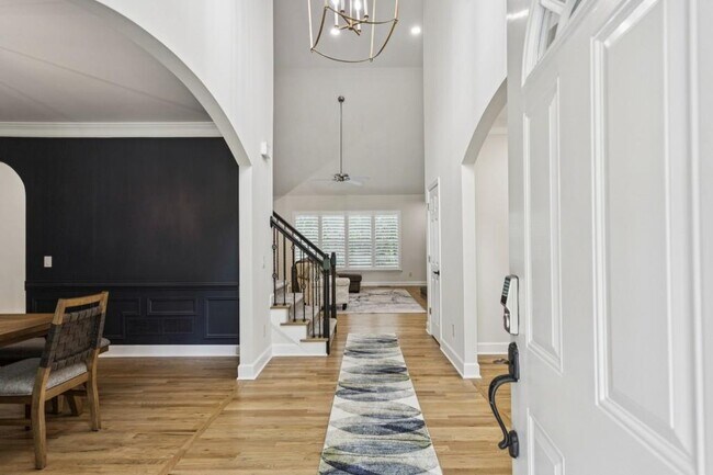 Building Photo - 5032 Hickory Hills Dr