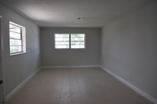 Building Photo - 3094 SE Clayton St