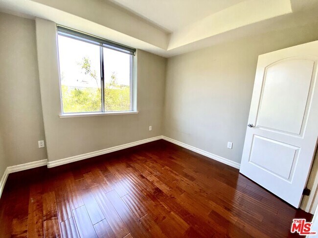 Building Photo - 629 Traction Ave