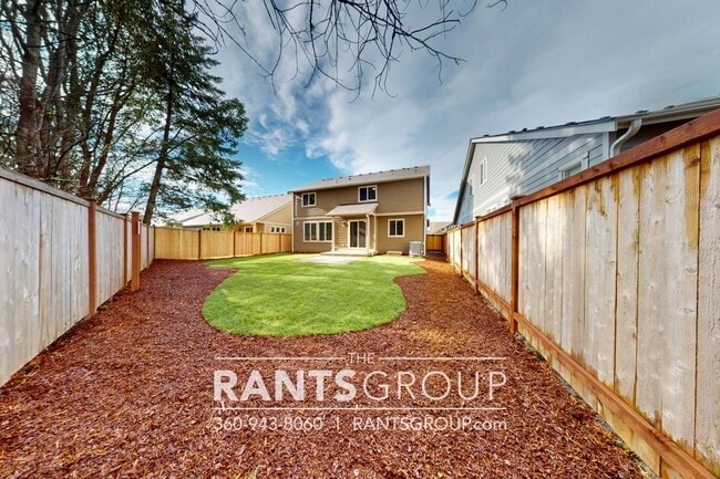 Building Photo - Beautiful Home! Easy JBLM Commute!