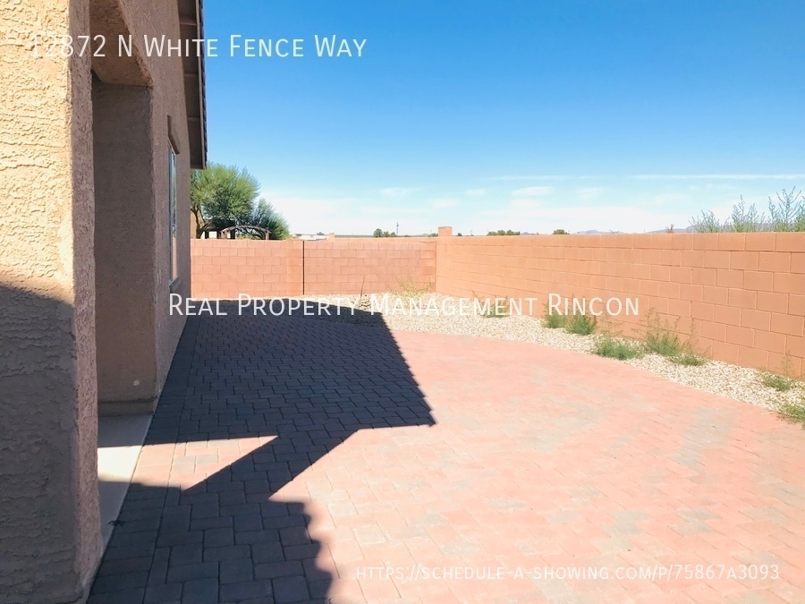 Building Photo - 12872 N White Fence Way