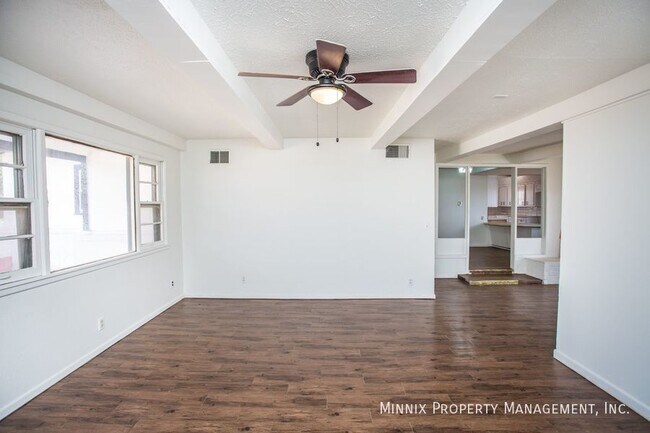Building Photo - 502 2nd Pl