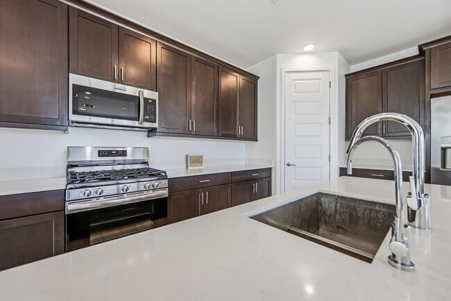 Building Photo - 2053 W Sienna Bouquet Pl