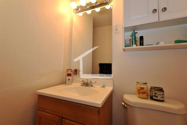 Building Photo - Sept 2026 -  Fantastic BU West / Packard's Corner 3 Bed on Brighton Ave.  Students Welcome!