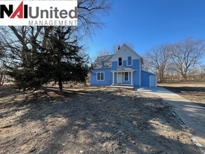 Building Photo - Four bedroom, one bathroom for rent