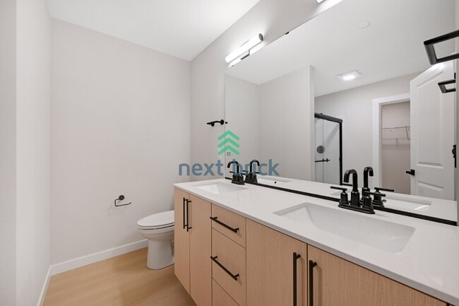 Building Photo - Spacious 3-Bedroom Townhouse Retreat with 3 Full Baths in Bothell - 1,551 Sq. Ft. of Modern Comfort!
