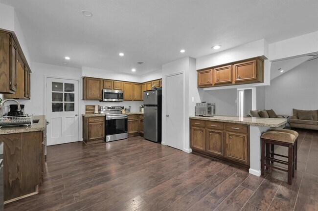 Building Photo - 5928 Sinclair Dr