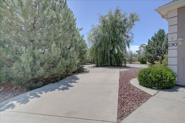 Building Photo - Amazing Custom Ranch with Privacy and Spra...