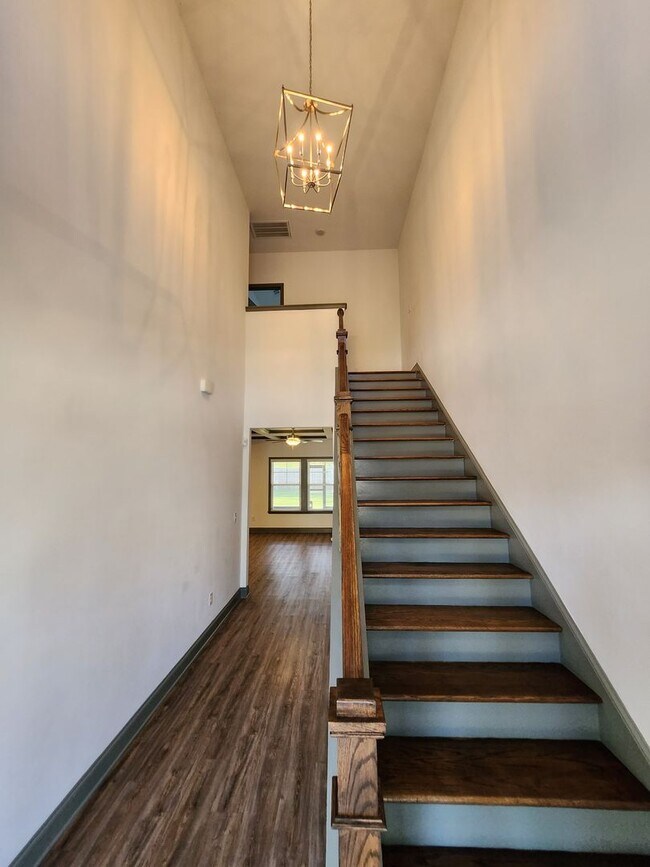 Building Photo - 5814 Whispering Pnes Wy