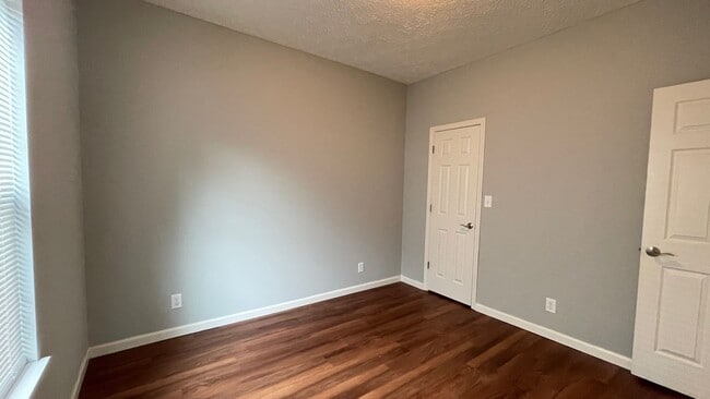 Building Photo - LEXINGTON FARMS...3 Bedroom 2 Bath