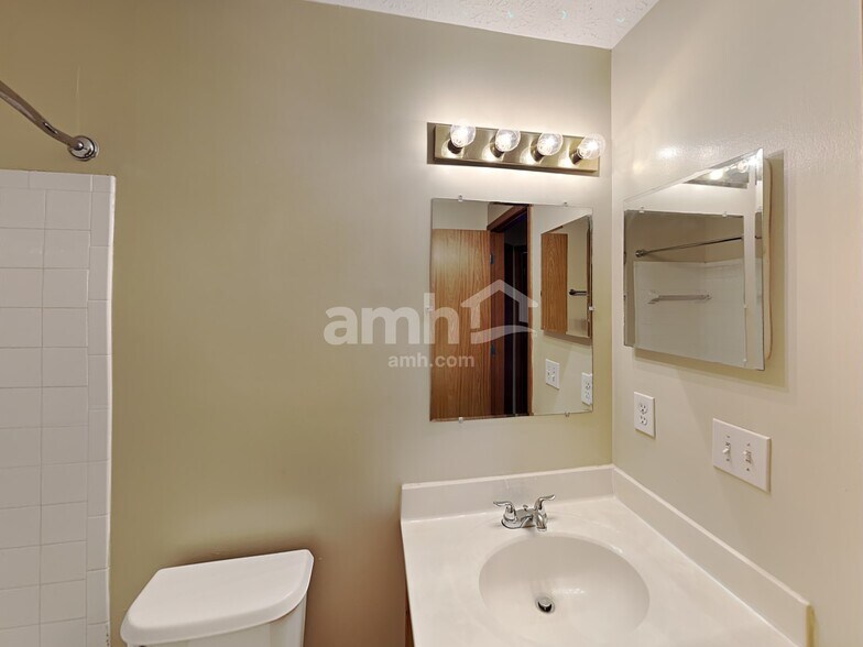 Building Photo - 1840 Pine Grove Pl