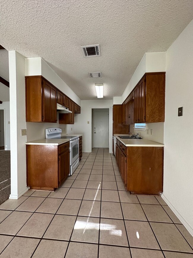 Building Photo - Single Family Home