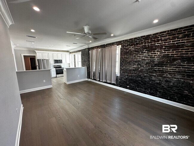 Building Photo - 120 W Laurel Ave