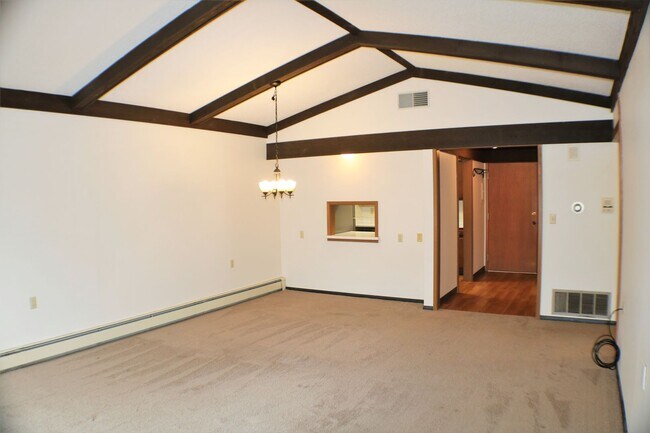 Building Photo - 16 Green Mountain Dr