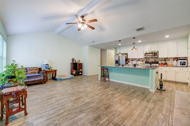 Building Photo - 3530 Kentwood Dr