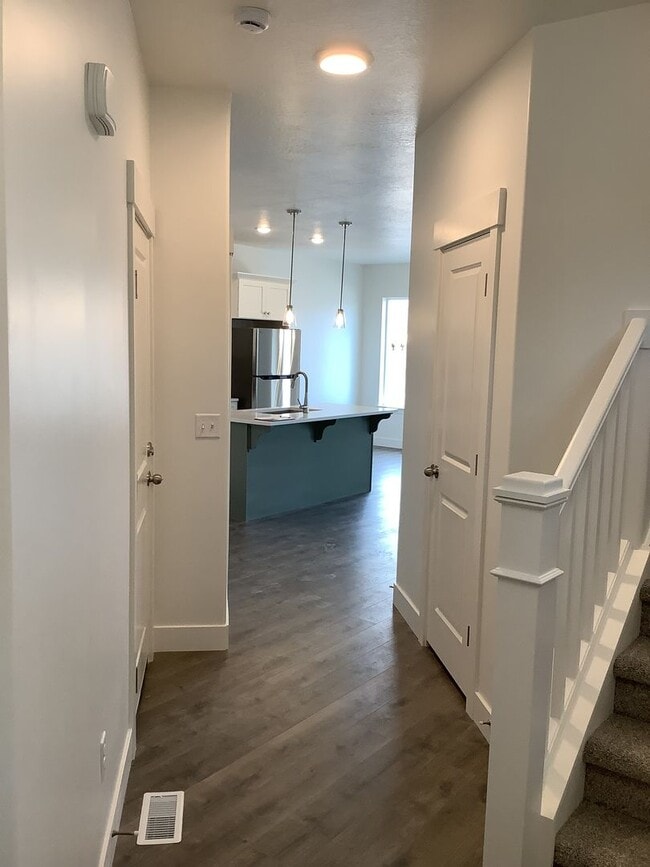 Building Photo - FREE FIRST MONTH'S RENT - New Construction Townhome Located in Prime Saratoga Springs Location