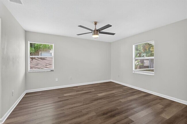 Building Photo - 5058 Canal Cir E