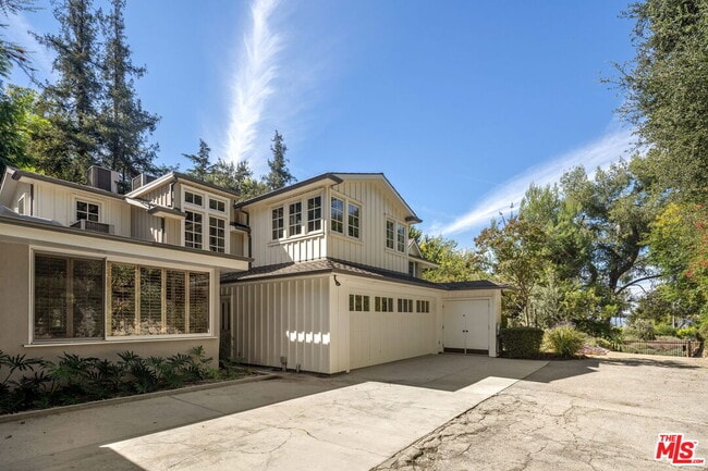 Building Photo - 7972 Mulholland Dr