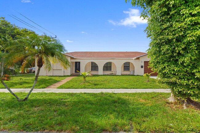 Building Photo - 4851 NW 17th St